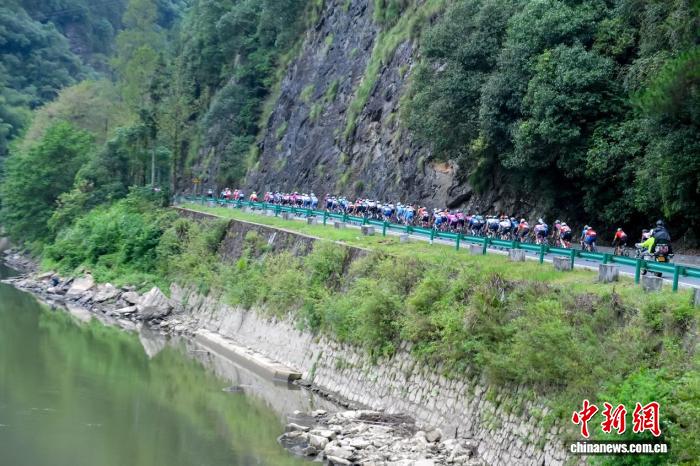丹尼尔·卡维亚问鼎2025环黄山赛总冠军，UCI 2.1