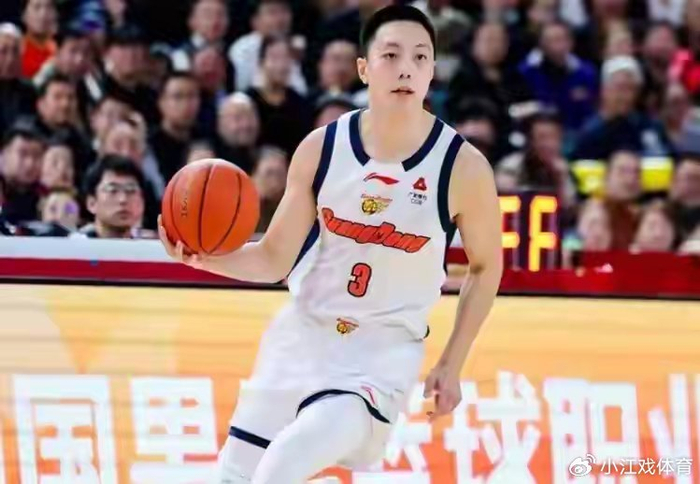 广东男篮客场惜败新疆 杜锋怒斥球队专注力不足