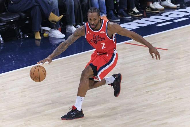 快船双星爆发掀翻独行侠 创队史纪录终结四连败