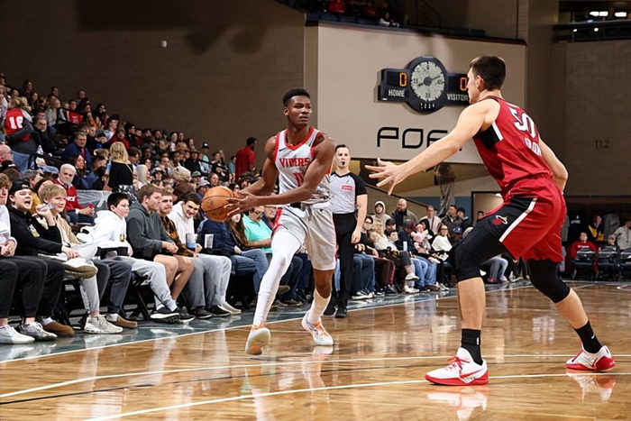 毒蛇中锋阿博基迪单场13+9助队胜 本月却遭替补冷