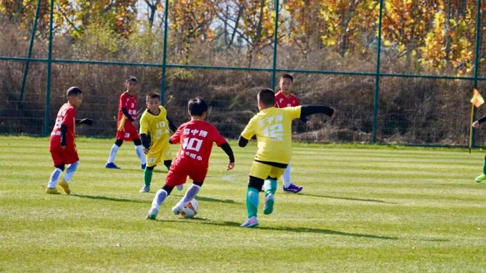 民族少年齐聚北京共赴足球盛会