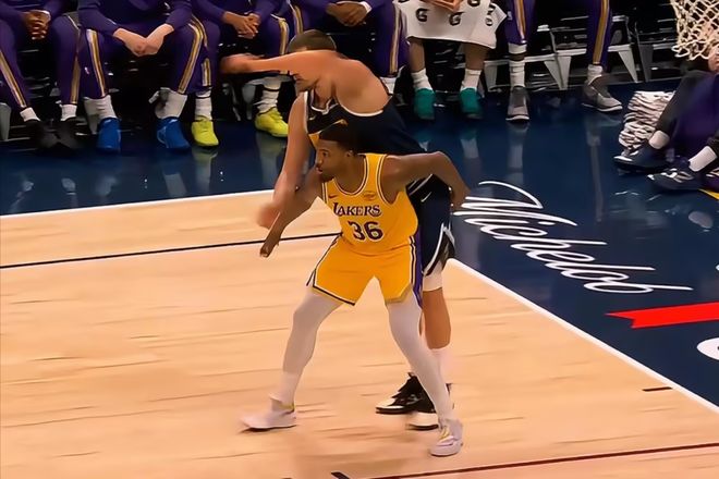 湖人妖卫斯玛特防守锁死布里奇斯 正负值+27成胜