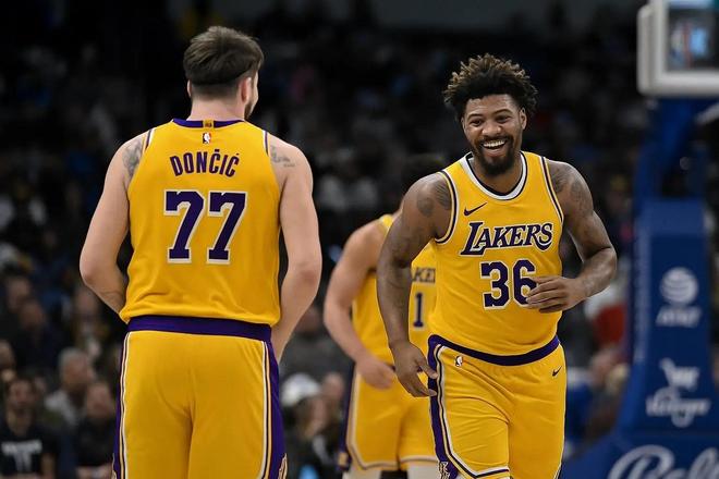 湖人妖卫斯玛特防守锁死布里奇斯 正负值+27成胜