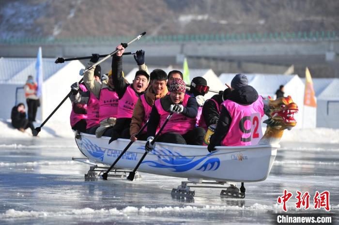第二届吉林松花江滑冰马拉松挑战赛靖宇开赛近
