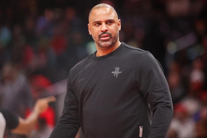 湖人首战告捷 詹姆斯创纪录肯纳德爆发助胜