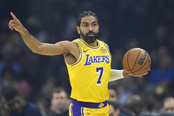 湖人首战告捷 詹姆斯创纪录肯纳德爆发助胜