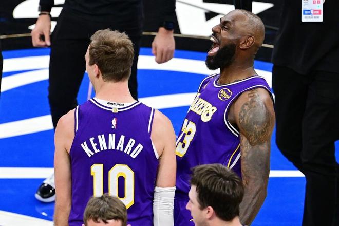 湖人首战告捷 詹姆斯创纪录肯纳德爆发助胜