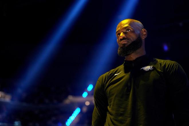 湖人首战告捷 詹姆斯创纪录肯纳德爆发助胜